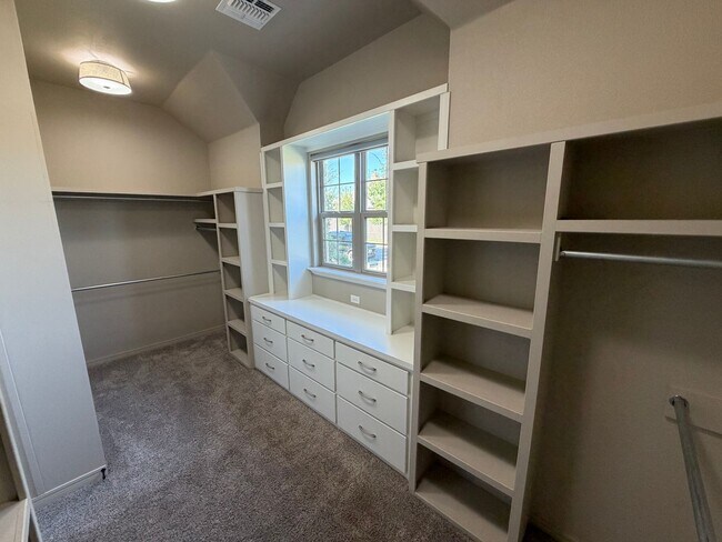 Building Photo - 6502 Isabella Dr