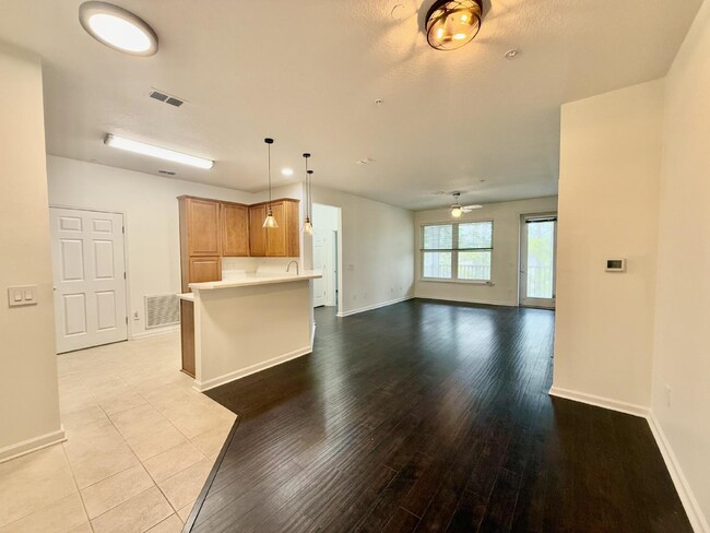 Building Photo - Beautiful 2-Bedroom, 2-Bathroom Condo for ...