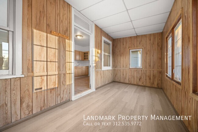 Building Photo - 3030 N Normandy Ave