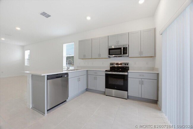 Building Photo - 2874 Skyline Lp