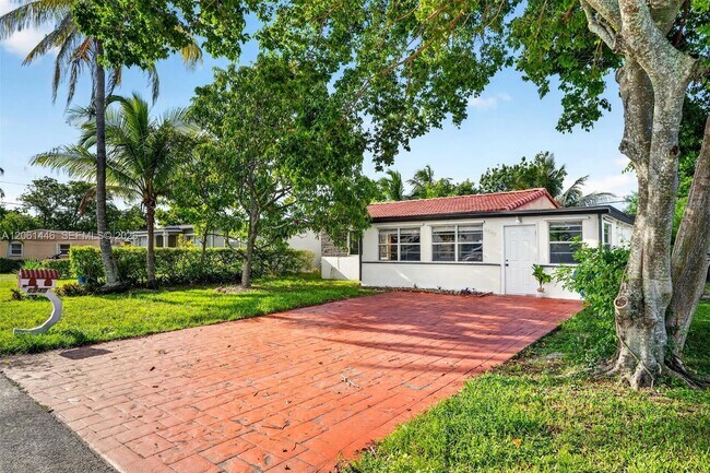 Building Photo - 6240 SW 22nd Ct