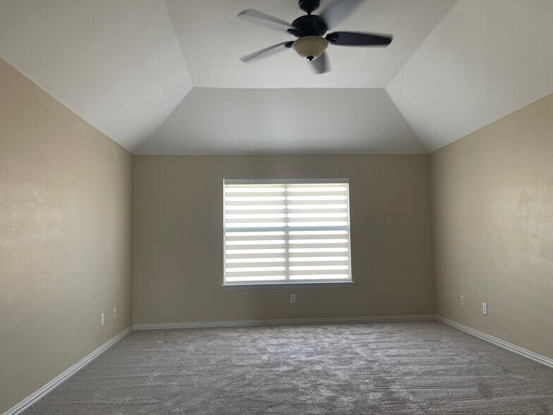 Building Photo - 1813 Angel Falls Dr