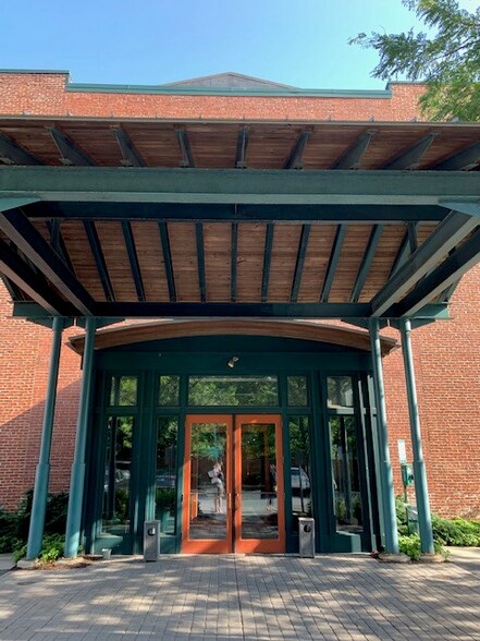 Building Photo - 425 N Prince St