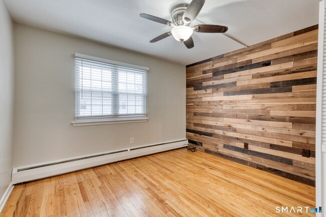 Building Photo - 66 Beths Ave