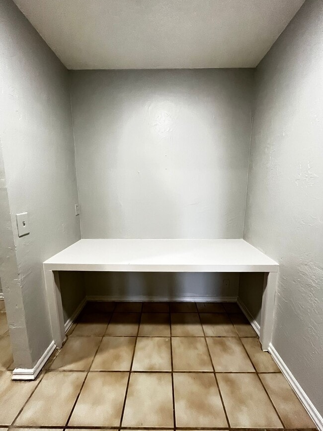 Building Photo - 2618 NW 26th St