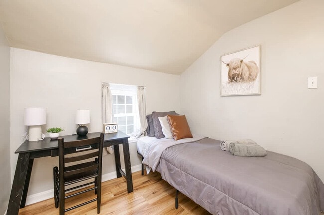 Building Photo - 367 S Rocky River Dr