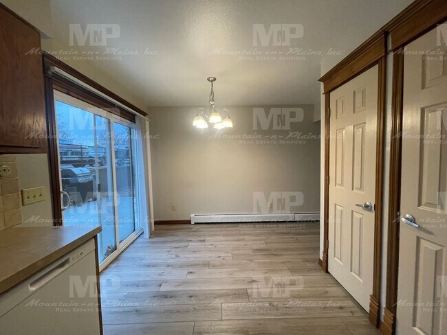 Building Photo - 1628 Azalea Dr