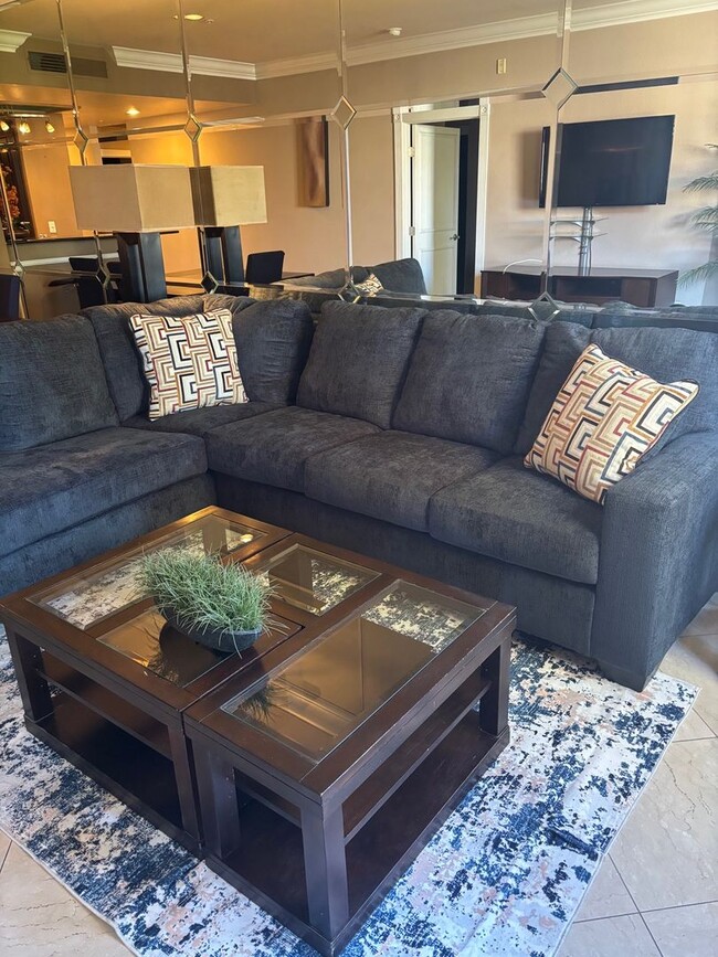 Building Photo - Meridian Furnished 2 Bd / 2 Ba Luxury Condo - Resort Style Living.
