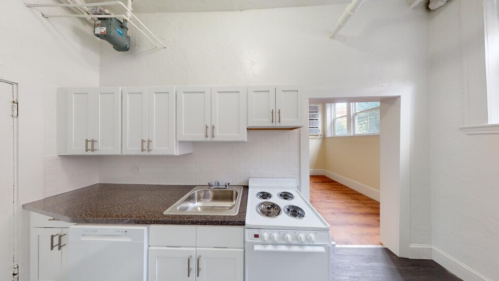 Building Photo - 85 Brainerd Rd