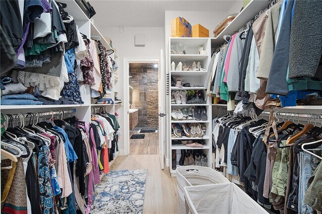 Building Photo - 1057 Island Pointe Dr