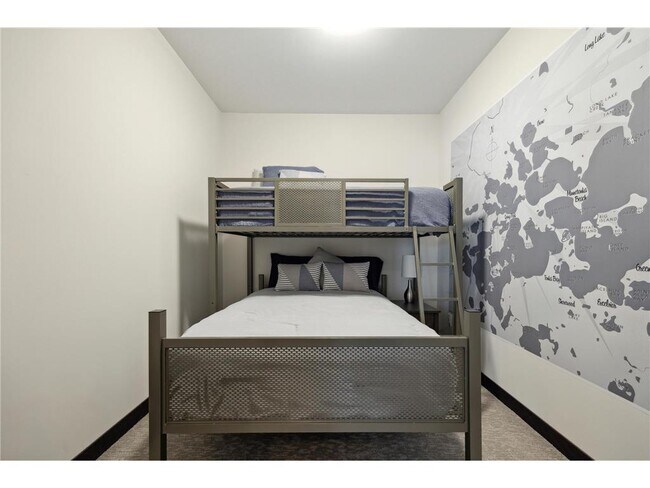 Building Photo - 253 Lake St E