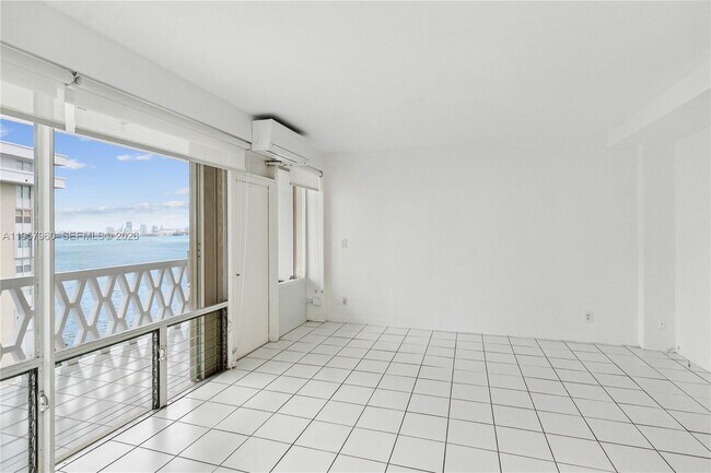Building Photo - 1430 Brickell Bay Dr
