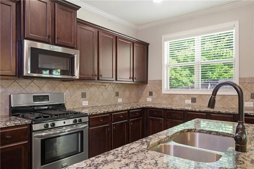 Building Photo - 4910 Belcrest Way