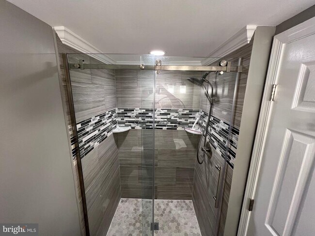 Building Photo - 5002 Dequincey Dr