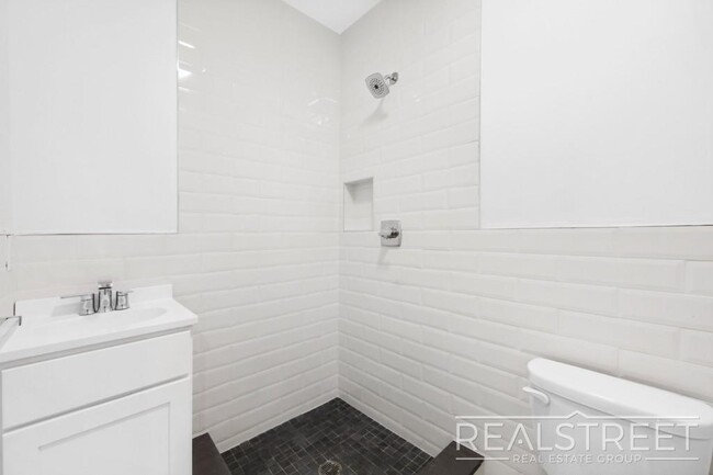 Building Photo - BRAND NEW 3 BED 2 Bath in Bushwick!