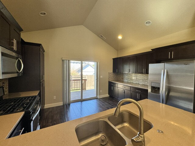 Building Photo - 3 Bed / 2 Bath near Pine Nursery Park — Grass Park Next Door, Private Community Pool