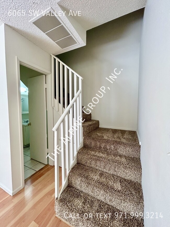 Building Photo - 2 Bedroom Townhome in Beaverton off Allen ...