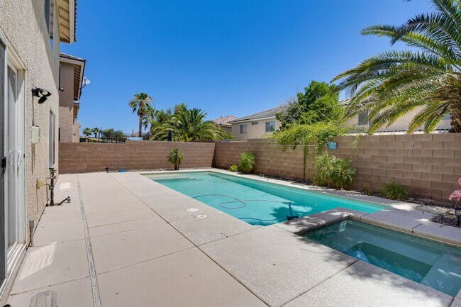 Building Photo - 4-Bedroom Home with Heated Pool & Spa
