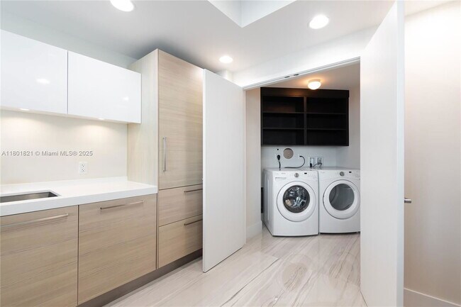 Building Photo - 17111 Biscayne Blvd