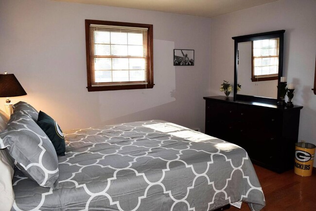 Building Photo - FURNISHED RENTAL: The Perfect Packer Place...