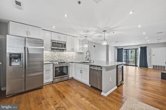Building Photo - 2 Leverington Ave