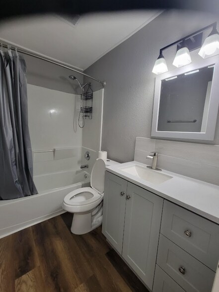 Building Photo - 5005 Lynell St