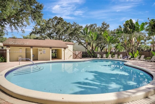 Building Photo - 4615 Carambola Cir S