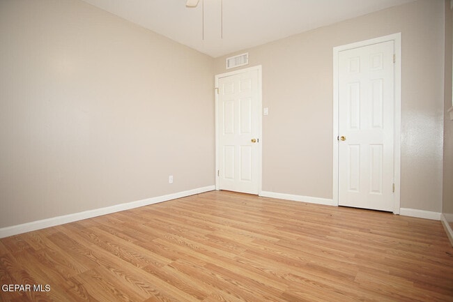 Building Photo - 9832 Heather Ave