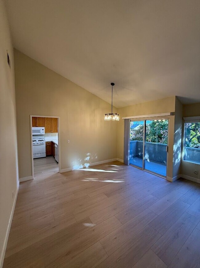 Building Photo - Beautiful 3 Bedroom 2 1/2 Bathroom Granada Hills Townhouse! Must See! Ready For Move-In!