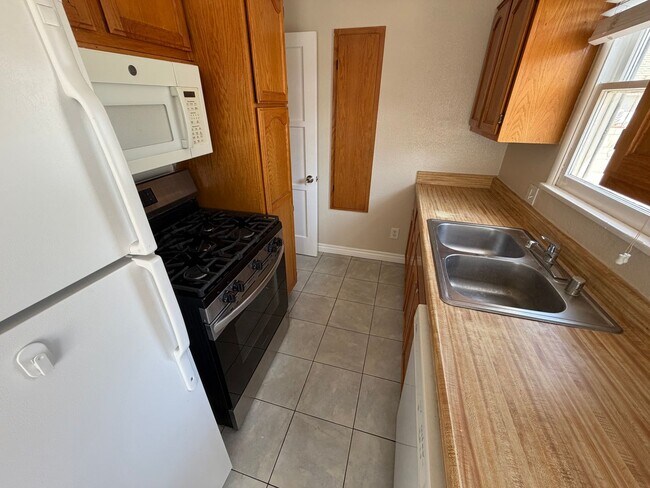 Building Photo - c6048