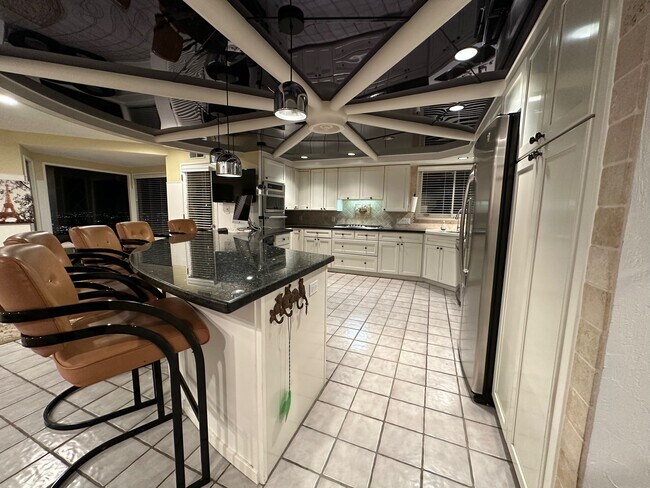 Building Photo - 19 Bronco Dr