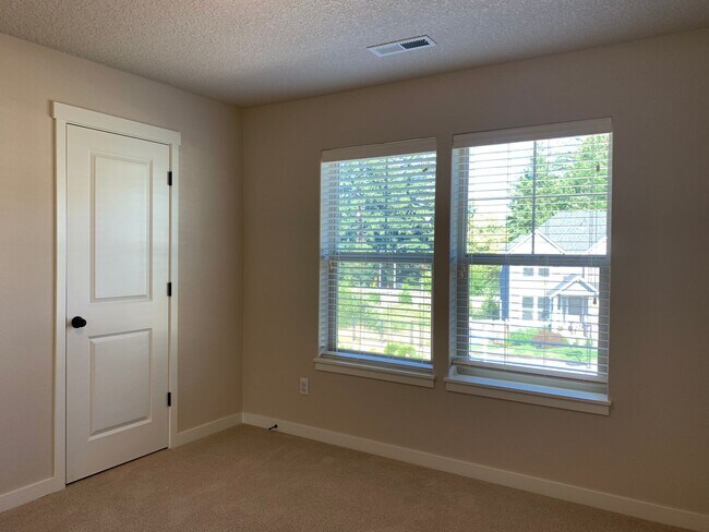 Building Photo - 4223 NE Tacoma Ct