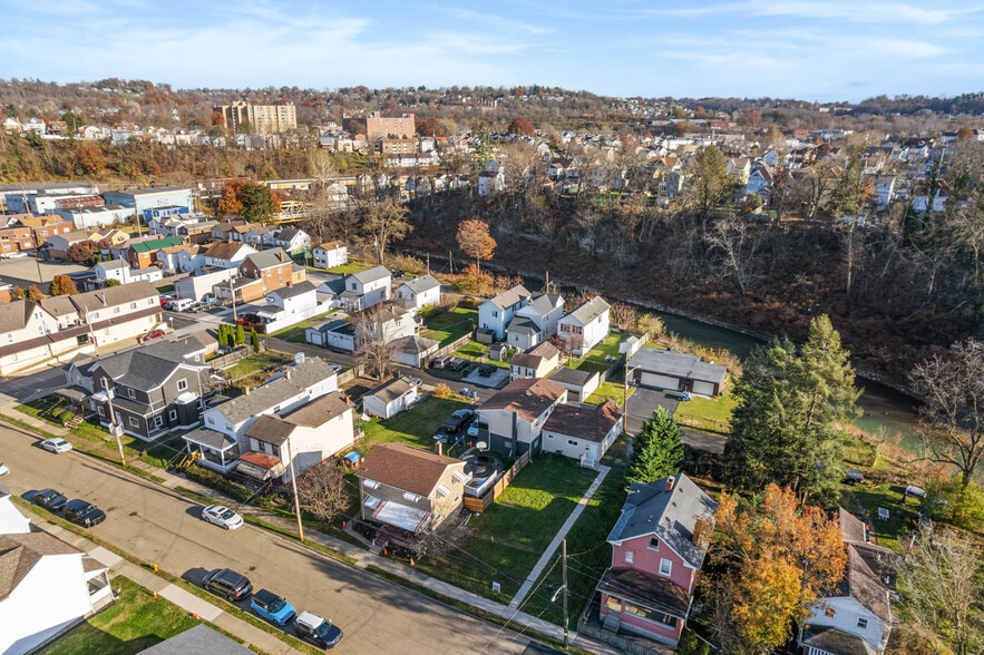 Building Photo - 423 2nd Ave