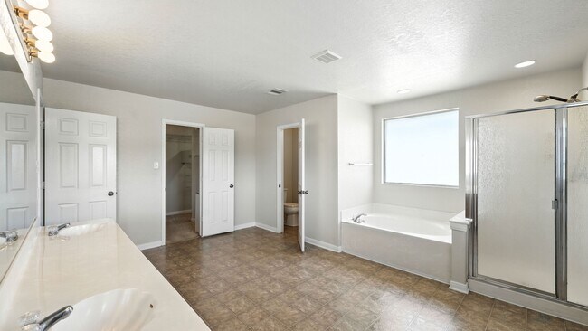 Building Photo - 4527 Summer Fall