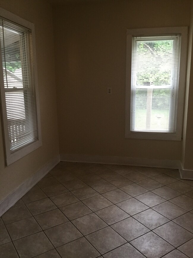 Building Photo - 3 bedroom Single Family ( Harambee )