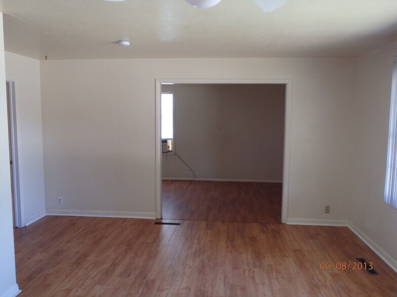 Building Photo - 605 W Lake St