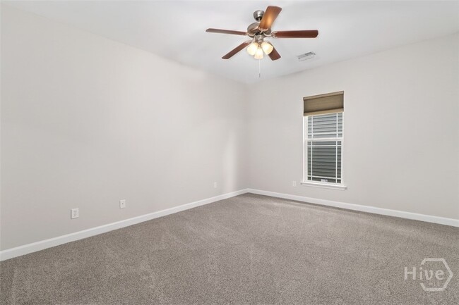 Building Photo - 8 Chapel Pointe Cir