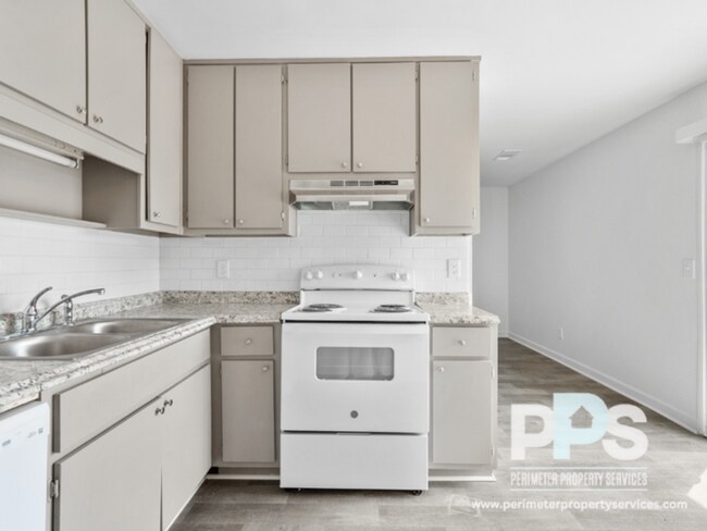 Building Photo - 1510-1512-1514 Pine Log Road