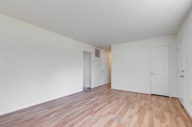 Building Photo - Beautiful Brick Ranch Available For Rent - Pets are welcome!!!