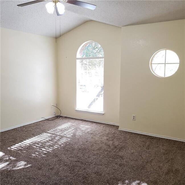 Building Photo - 8440 Fern Bluff Ave