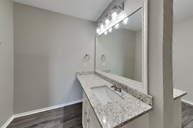 Building Photo - 5010 Diamondcliff Ct
