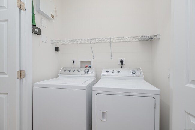 Building Photo - 82 Suzie Dr