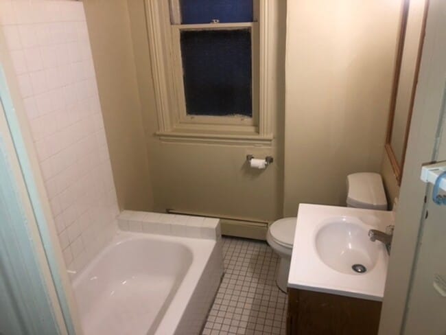 Building Photo - Three Bedroom Home Near Carroll Park