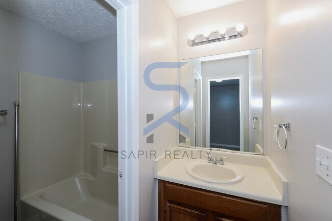 Building Photo - Move-In Ready & Freshly Updated – Stylish 2 Beds,2.5 Bath in the Heart of Cobb