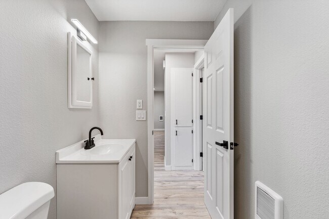 Building Photo - Ground floor apartment