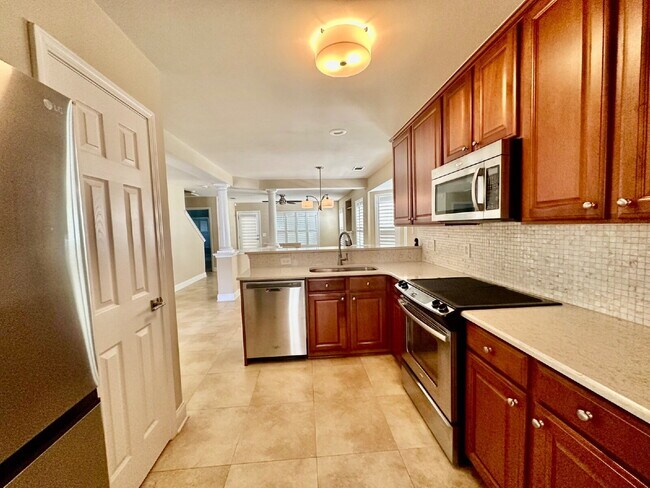 Building Photo - Charming Two Bedroom Home in Pinecrest!