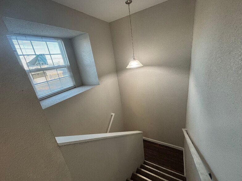 Building Photo - 1021 N Church Ave