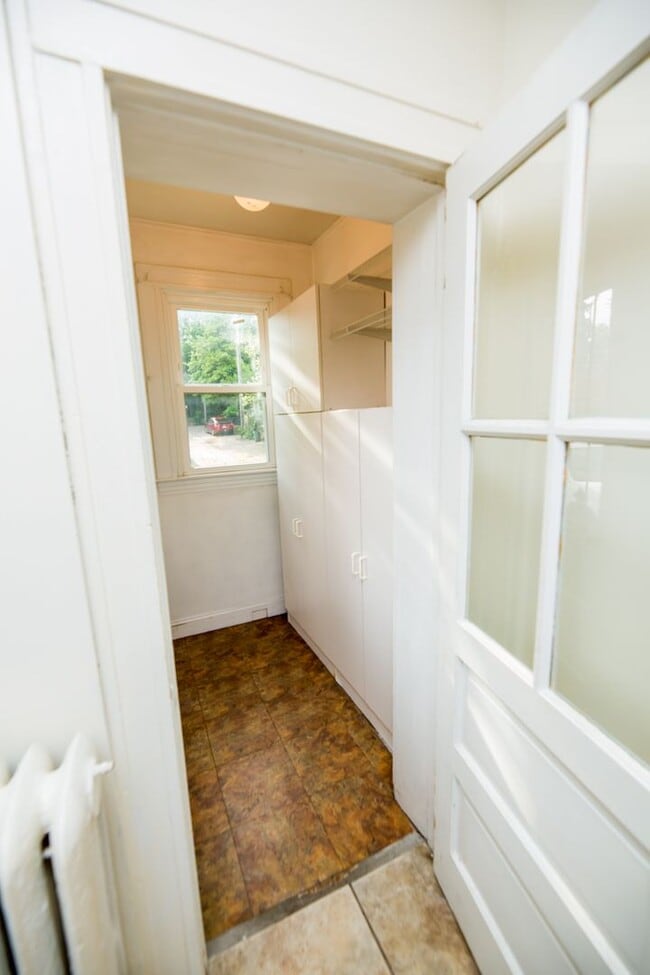 Building Photo - 2026/2027 JHU off-campus Renovated Charles Village 5bd/2ba w/ W/D & CAC Available 6/9/26