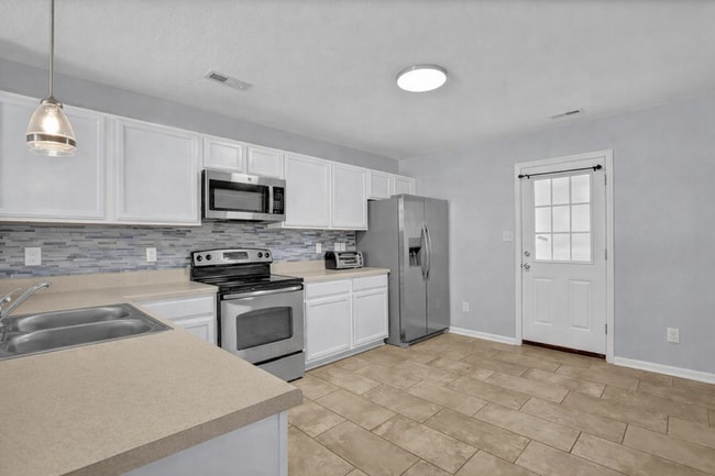 Building Photo - 1404 Old Folkstone Rd