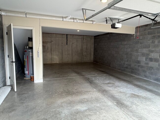 Building Photo - 704 Grays Pointe Ct